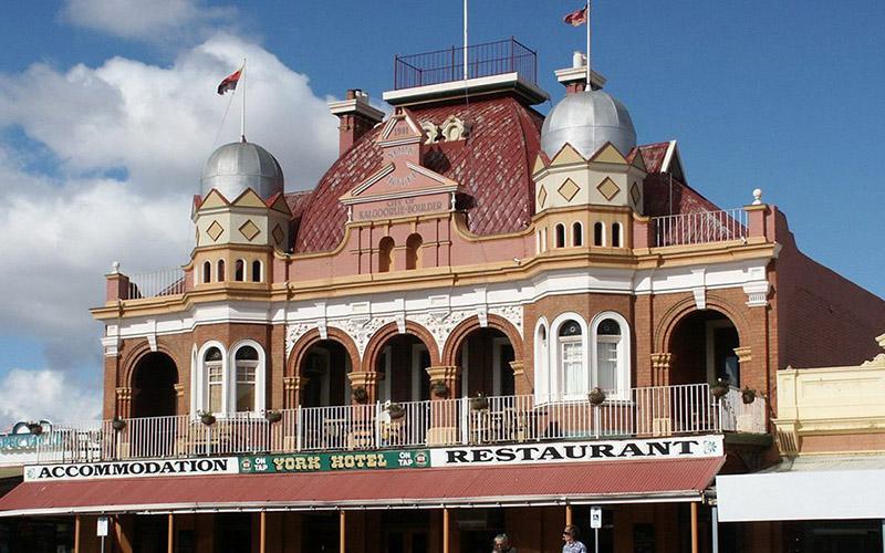 移民咨詢周末休息嗎？了解移民機構(gòu)的工作時間安排