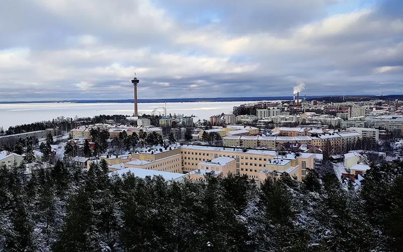 中年出國移民好不好？解析中年移民的優(yōu)勢(shì)與挑戰(zhàn)