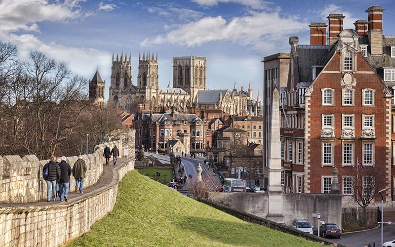 國(guó)際移民是否出于經(jīng)濟(jì)考量？深度解析背后的動(dòng)因