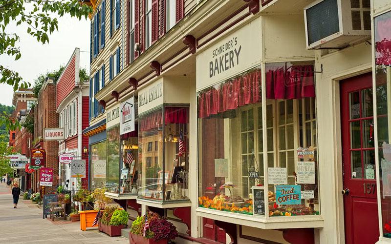 美國(guó)投資移民孩子多大可以入籍？詳解移民政策與年齡限制